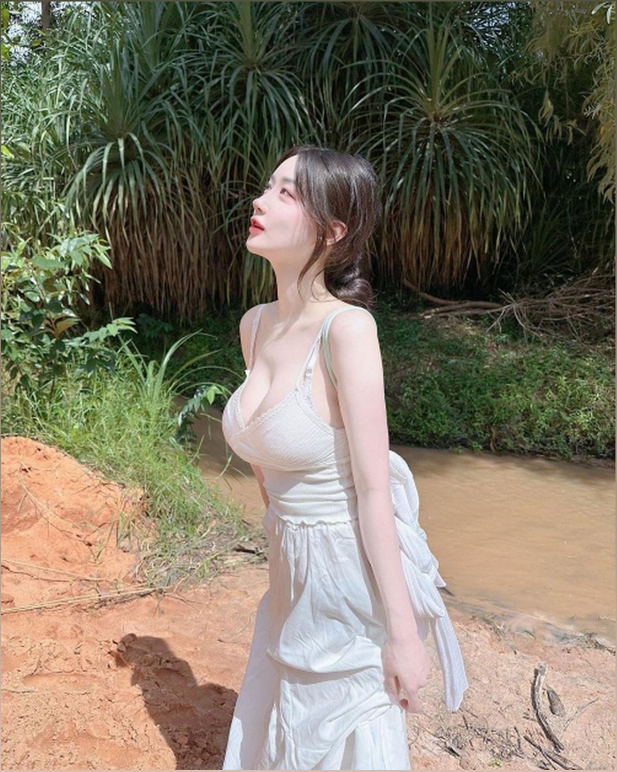 Cô gái Hàn Quốc xinh đẹp tựa thiên thần khi du lịch Việt Nam - -209013880