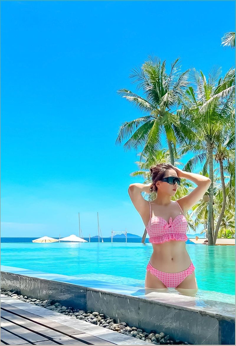 MC Mai Ngọc khoe vóc dáng nóng bỏng trong bikini màu đen - -939106137
